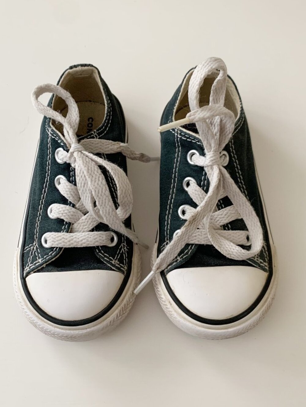 Converse Chuck Taylor All Star Low-Top Sneakers • Black • Toddler Size 6